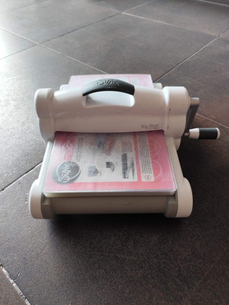 Máquina Sizzix com cortantes