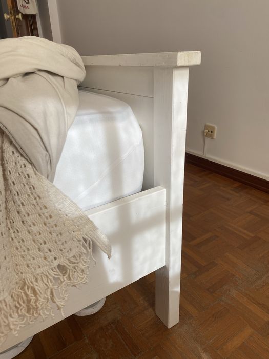 Cama Ikea com gavetoes