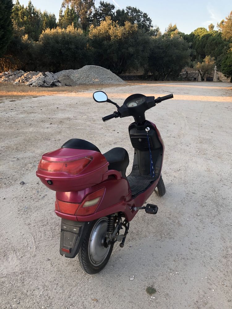 Scooter eletrica restaurada
