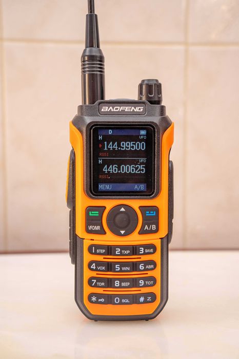 Radio amador tribanda! Walkie-talkie Baofeng BF-21 de 6W, ecran a core