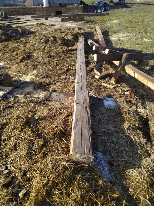 Drewniane belki ciosane loft