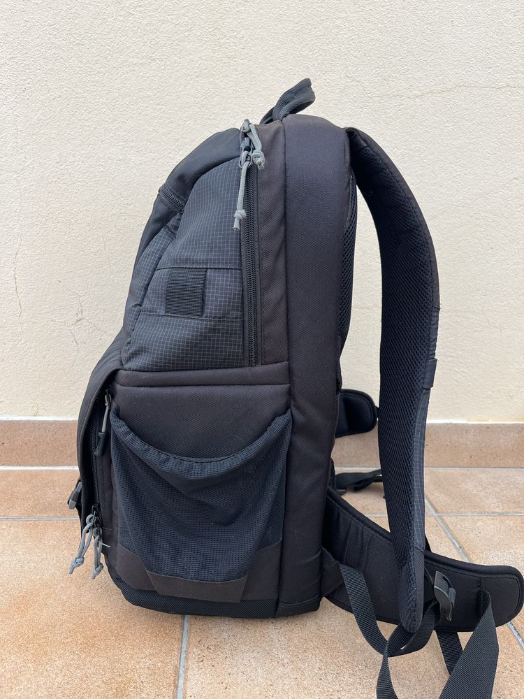 Mochila Lowepro Fastpack BP 250 AW II