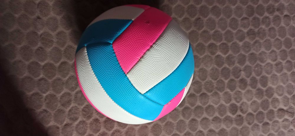 М'яч волейбольний,клуб сімейного дозвілля.