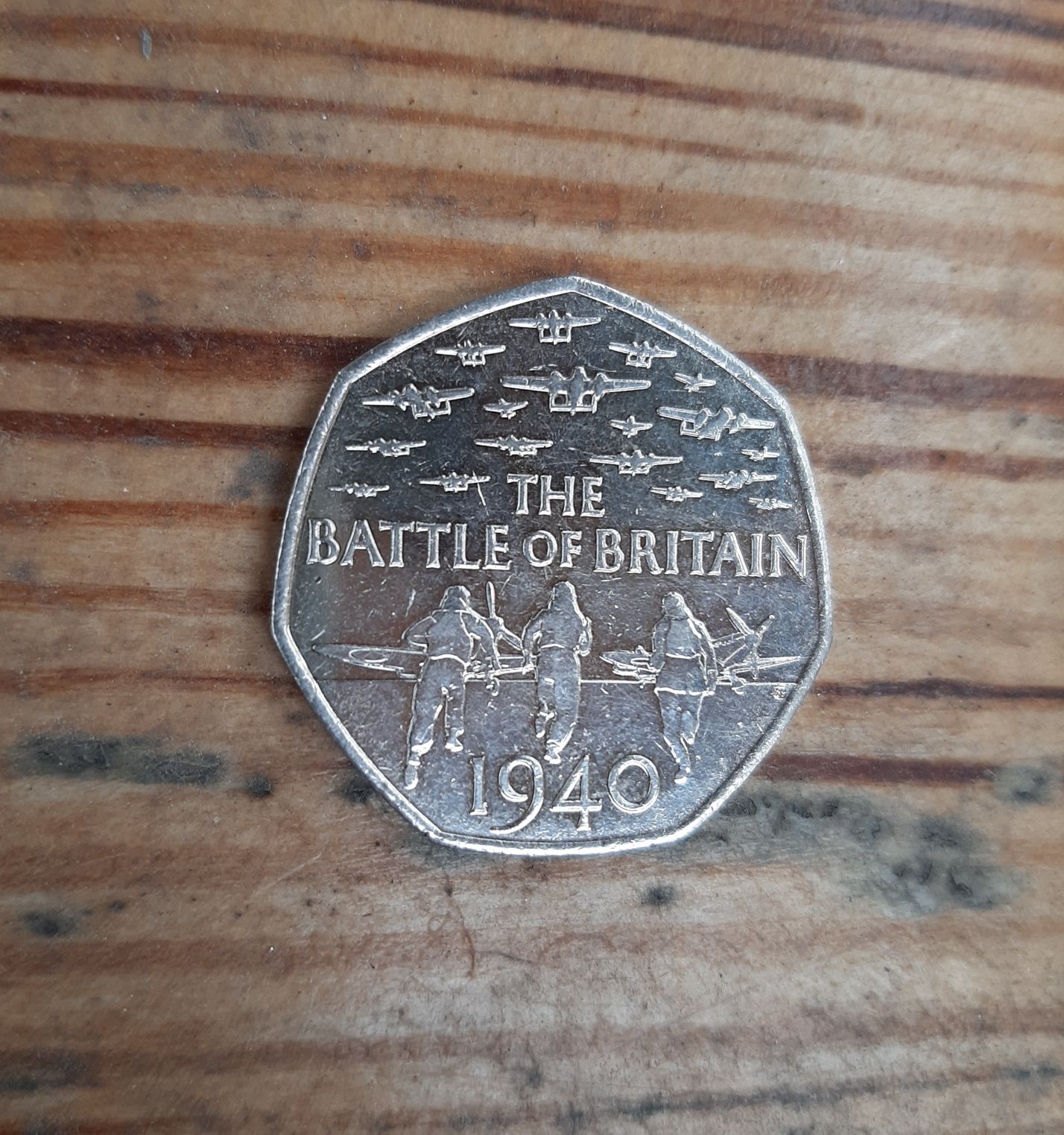 Монета 50 пенсов 2015 года (памятная монета битва за Британию)