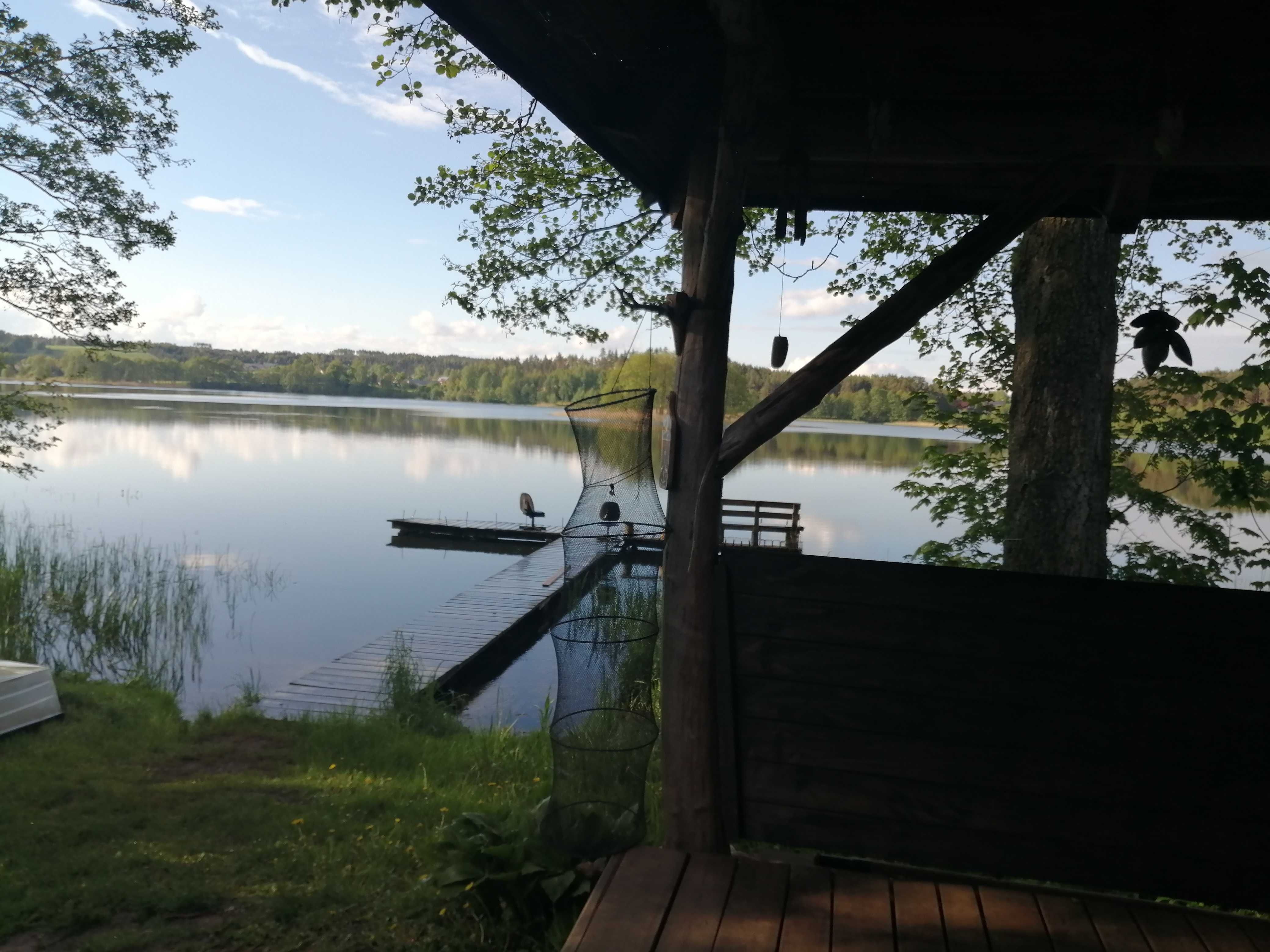 Dom 15 metów od jeziora i lasu z pomostem i łódką. RYBY I GRZYBY.