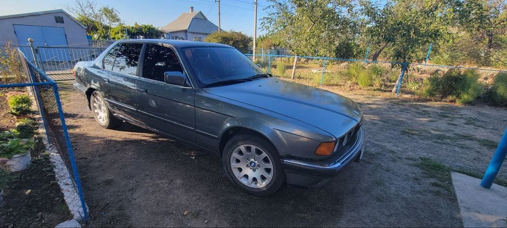 Продам БМВ 735 Е32