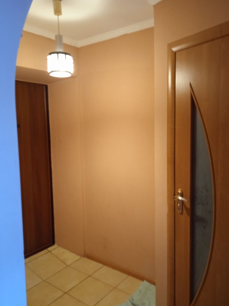 Продам 2 кімнатну квартиру в центрі міста.Вся інформація по телефону