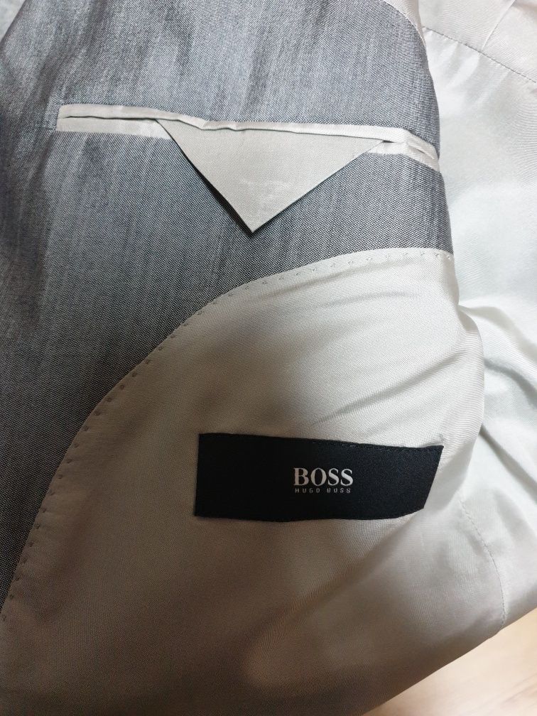 Hugo Boss garnitur r. 52 | 55% czysta wełna;45 % jedwab..