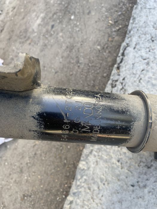 Продам передні стойки в ідеальном стані не стучать на хюндай соната