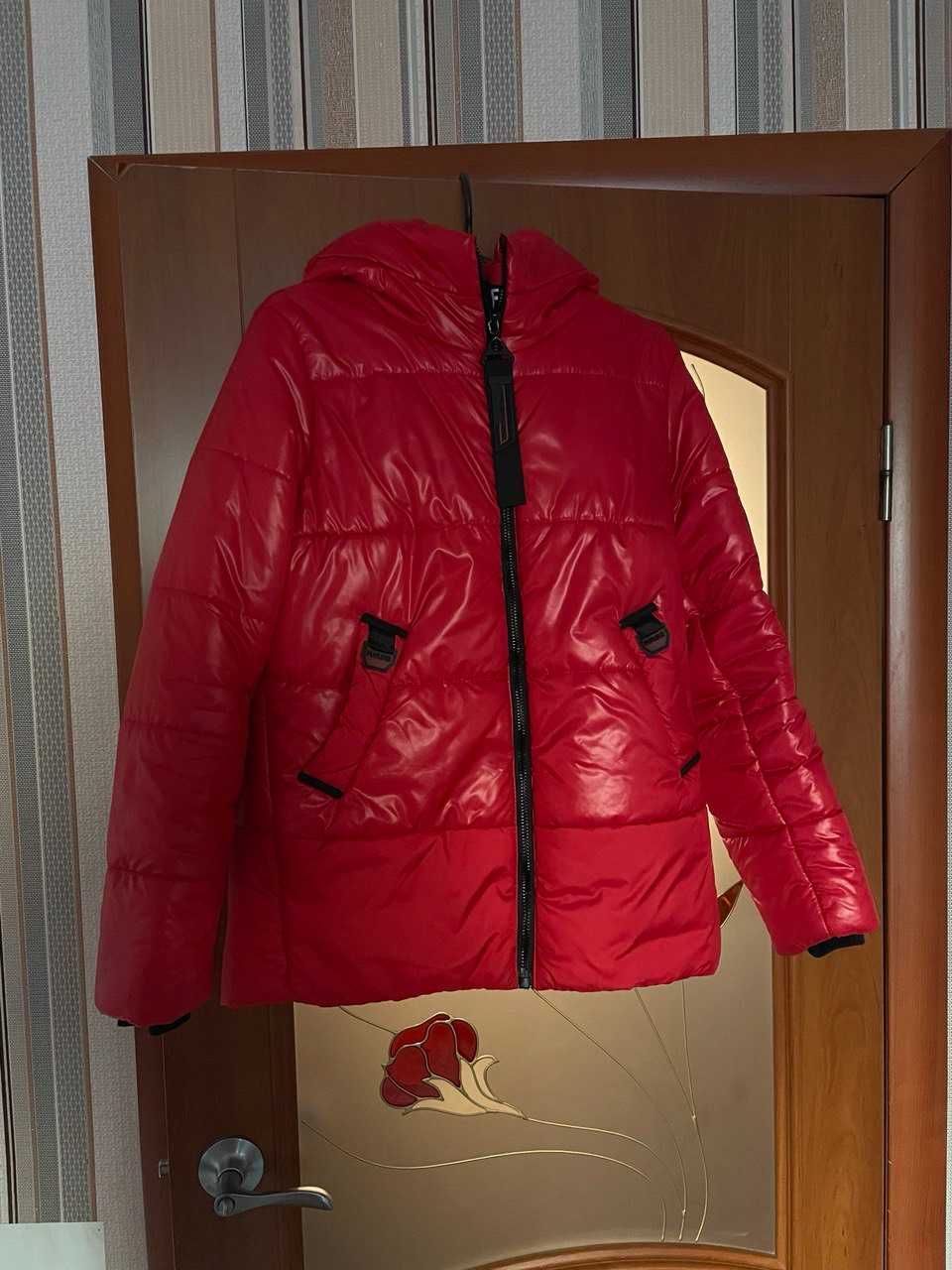 куртка червона зимова жіноча
