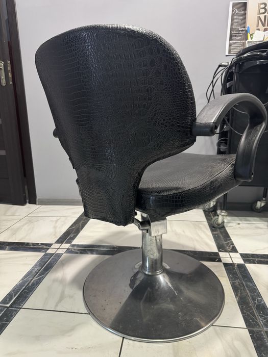 Продам крісло перукарське