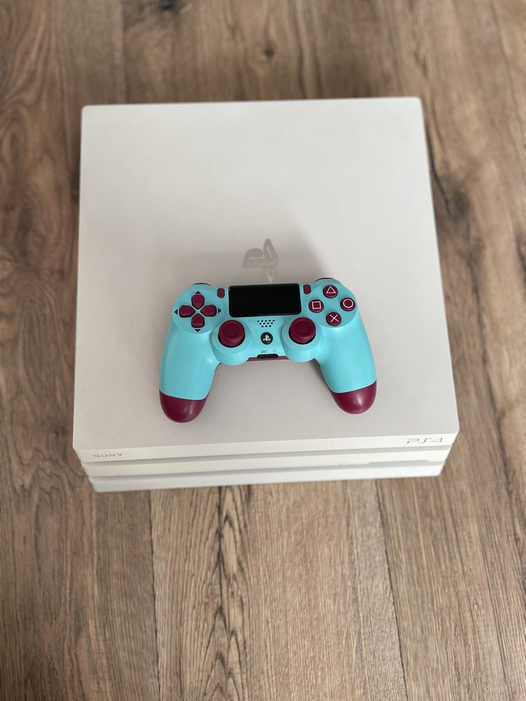 PS 4 PRO 1TB biała z padem