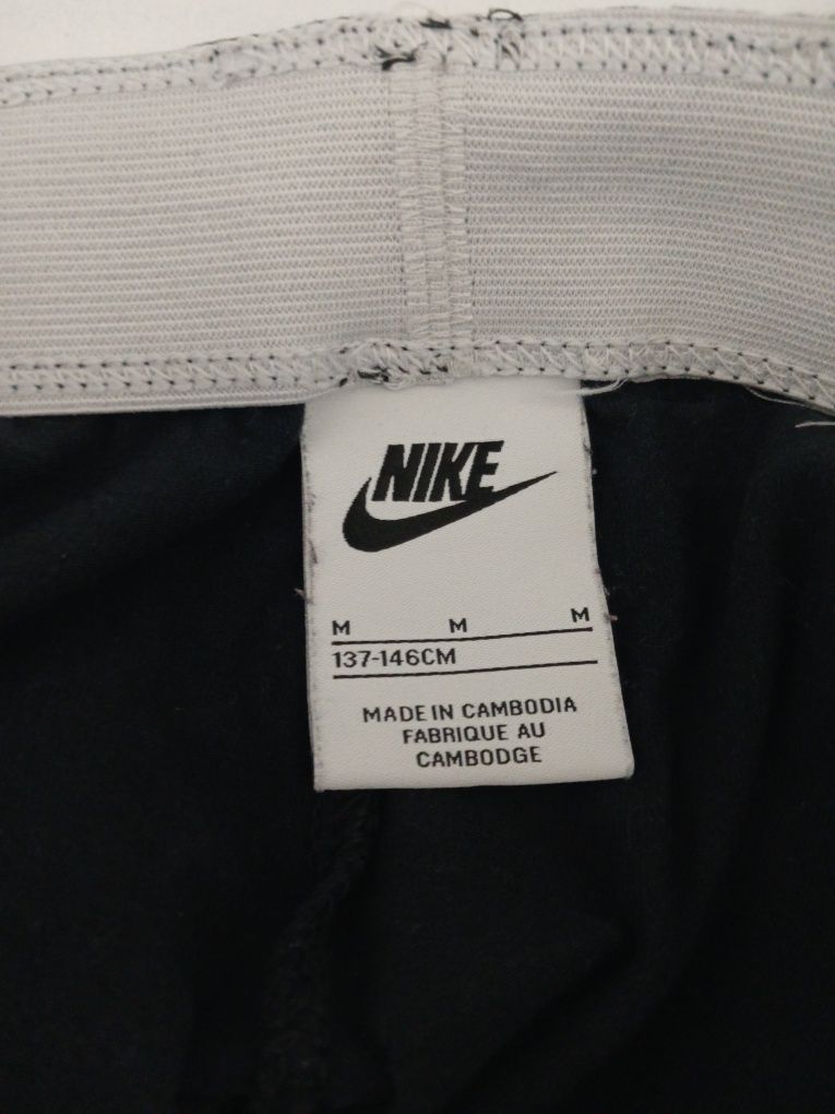 Nike. Спортивні штани на дівчинку Б/у. Зріст 137-146