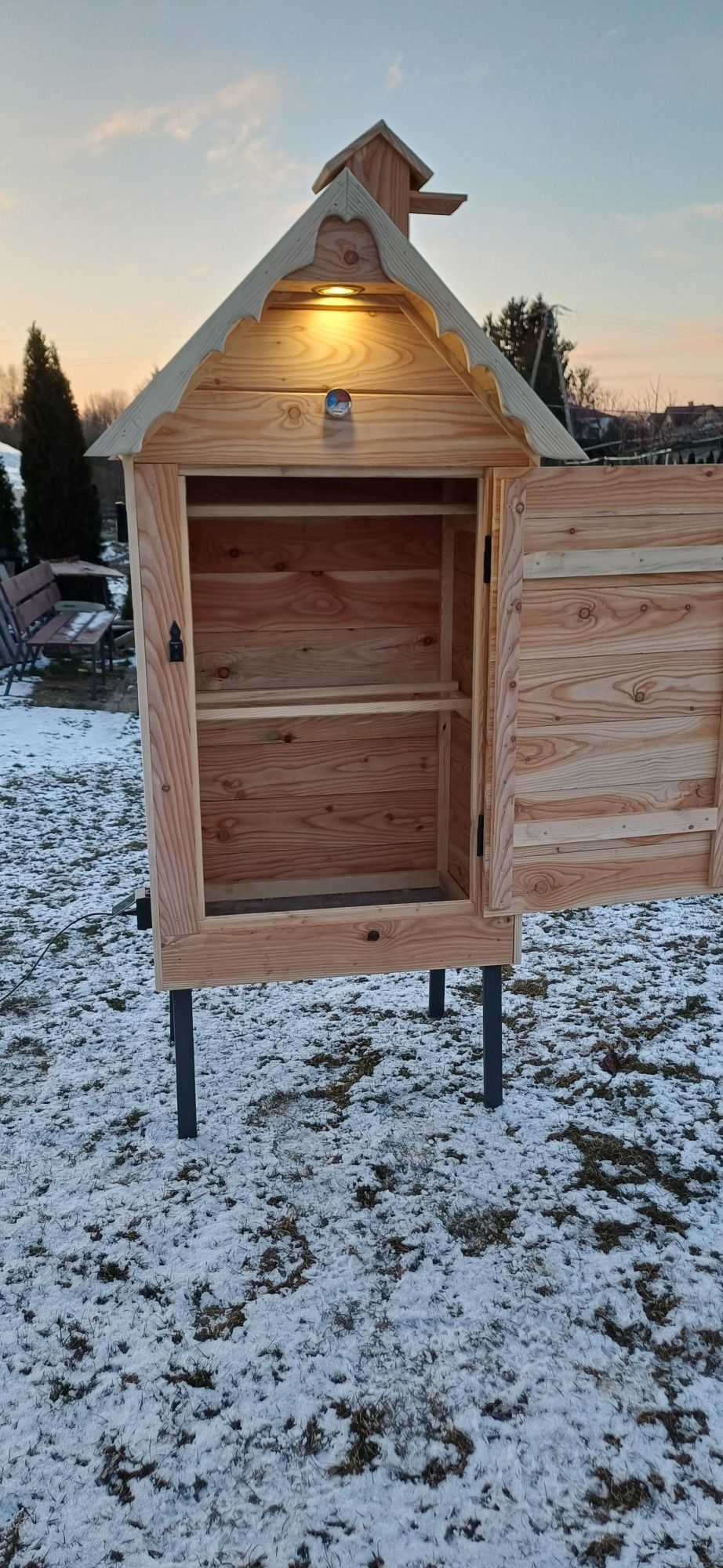 Wędzarka ogrodowa drewniana