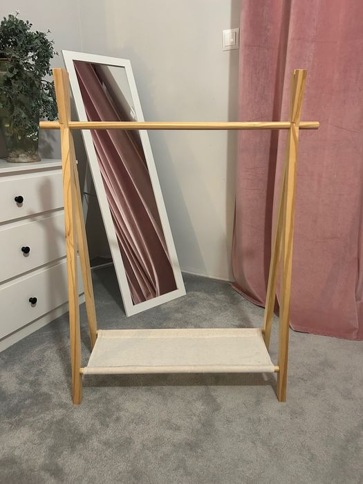 Wieszak wolnostojący dziewczęcy