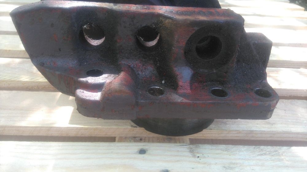 Uchwyt,śruby centralnej,hamulec WOM Massey Ferguson 3640,3690,8140,816