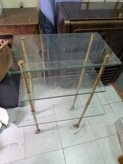 Mesa antiga de vidro