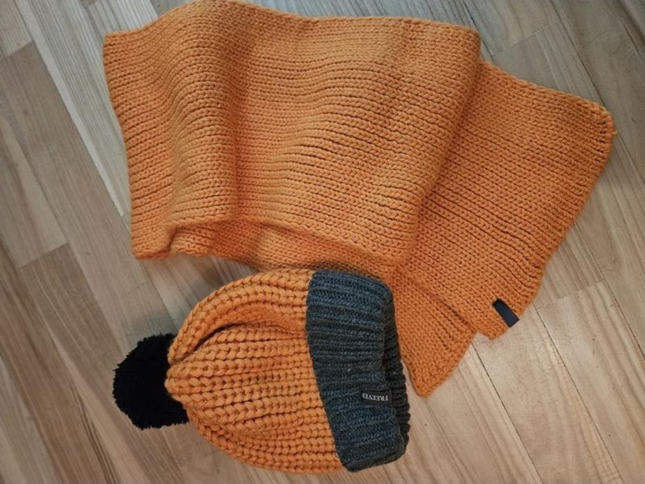 Комплект із шапки та шарфа Freever