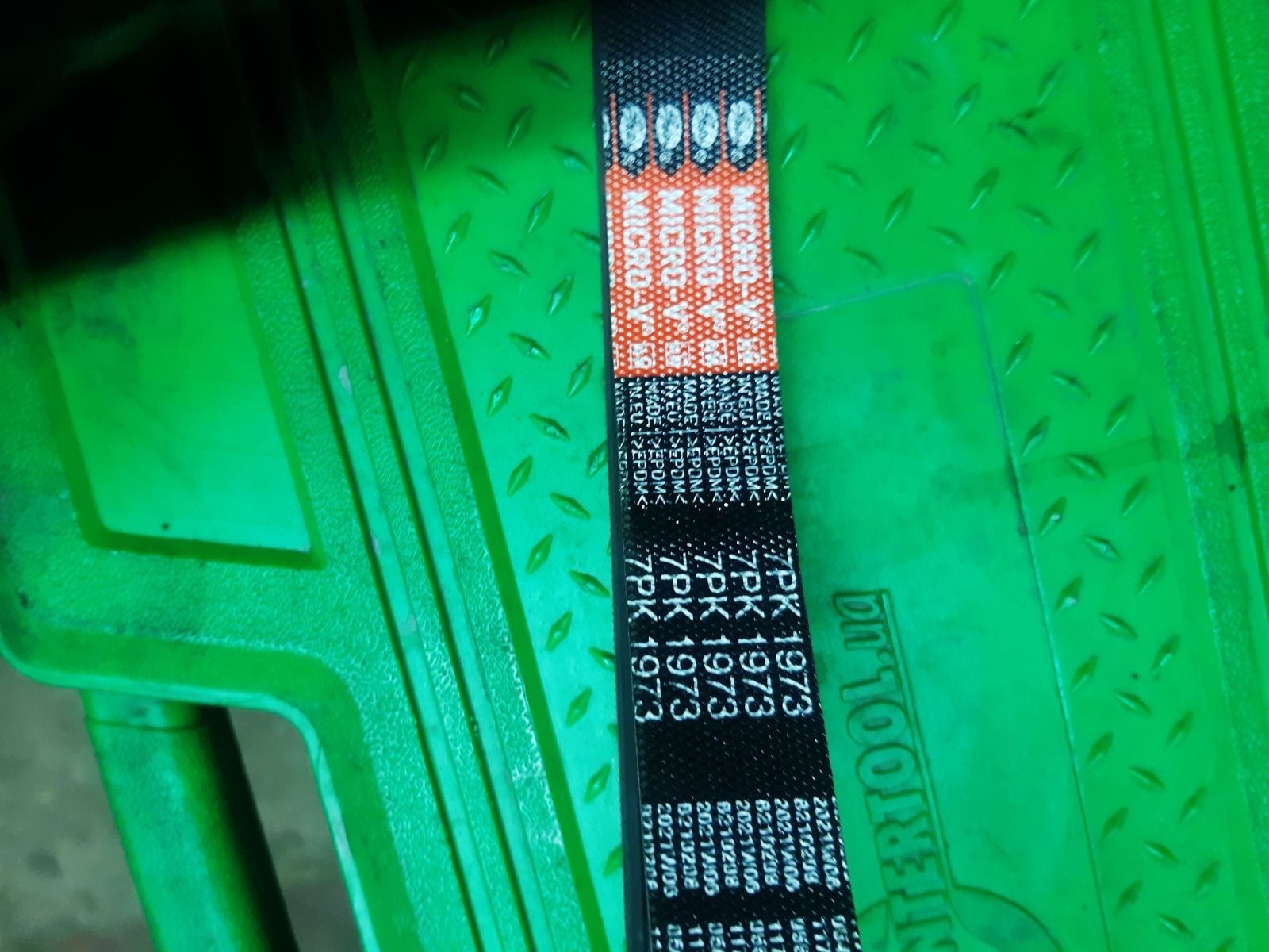 Поликлиновой ремень 7PK1973 Gates