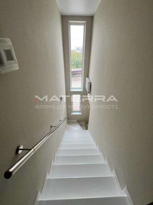 Гатне продаж таунхауса 180м2 з ремонтом і меблями бомбосховище