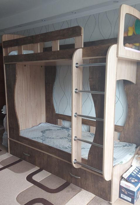 Продам 2х ярусну кровать