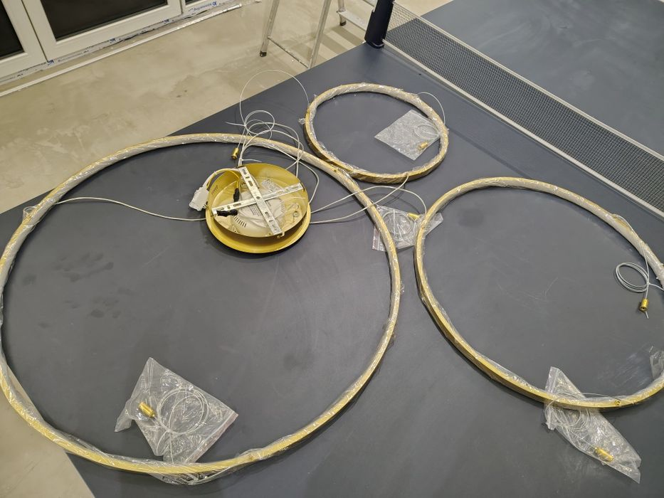 Lampa wisząca złote ringi