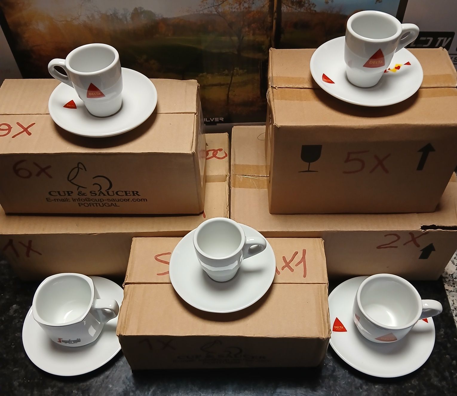 Delta conjuntos de chávenas e pires de café e chá. Ler descrição