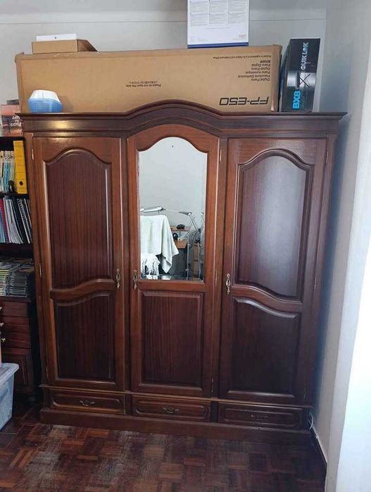 Vende-se Quarto Completo