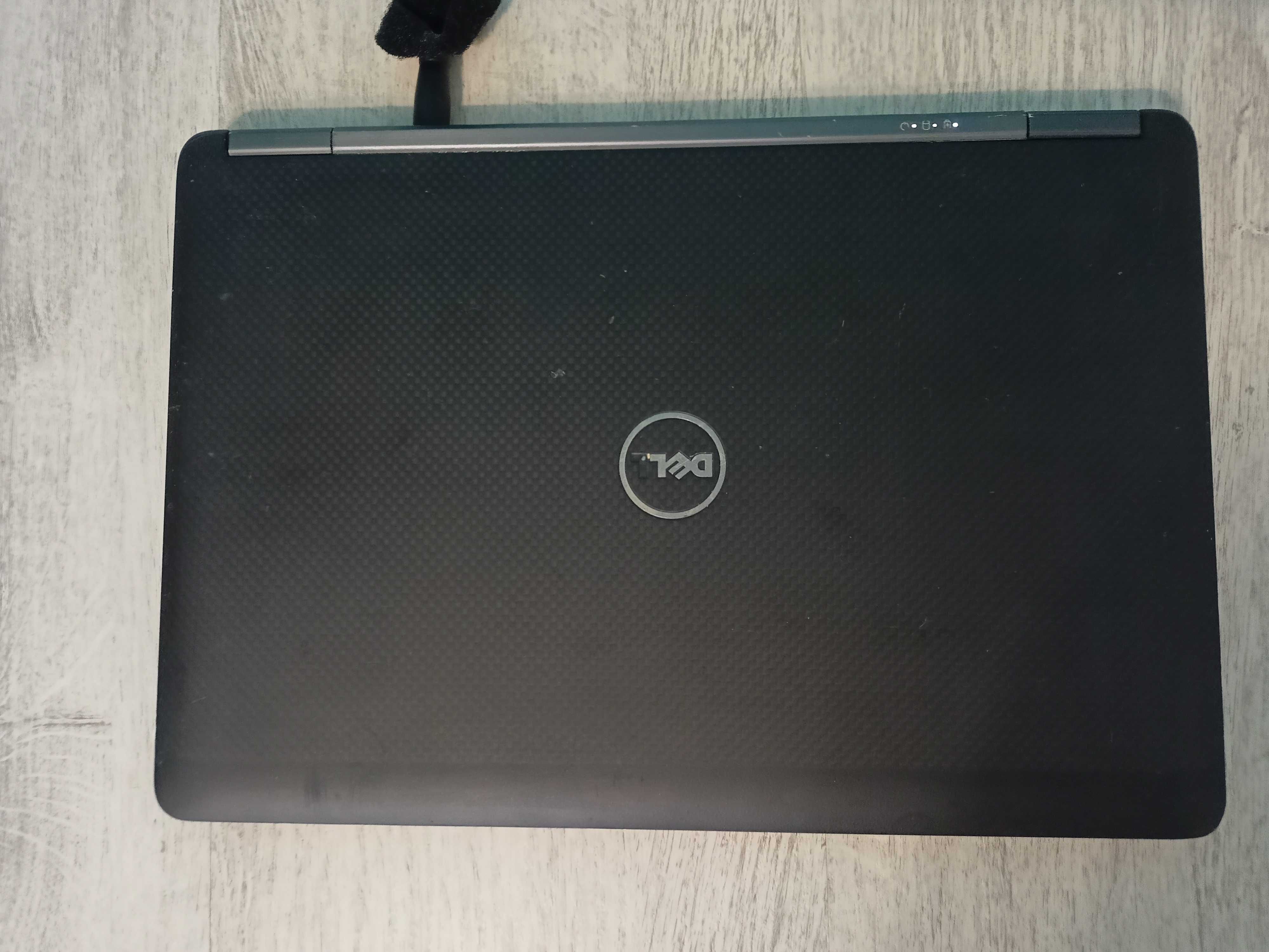 DELL E7250 + zasilacz, i5 5300U 2,3-2,9 GHz turbo, 4GB RAM, SSD 128 GB
