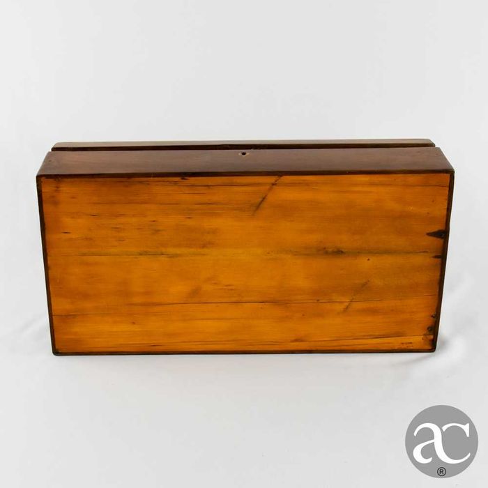 Caixa de jogo em madeira com embutidos