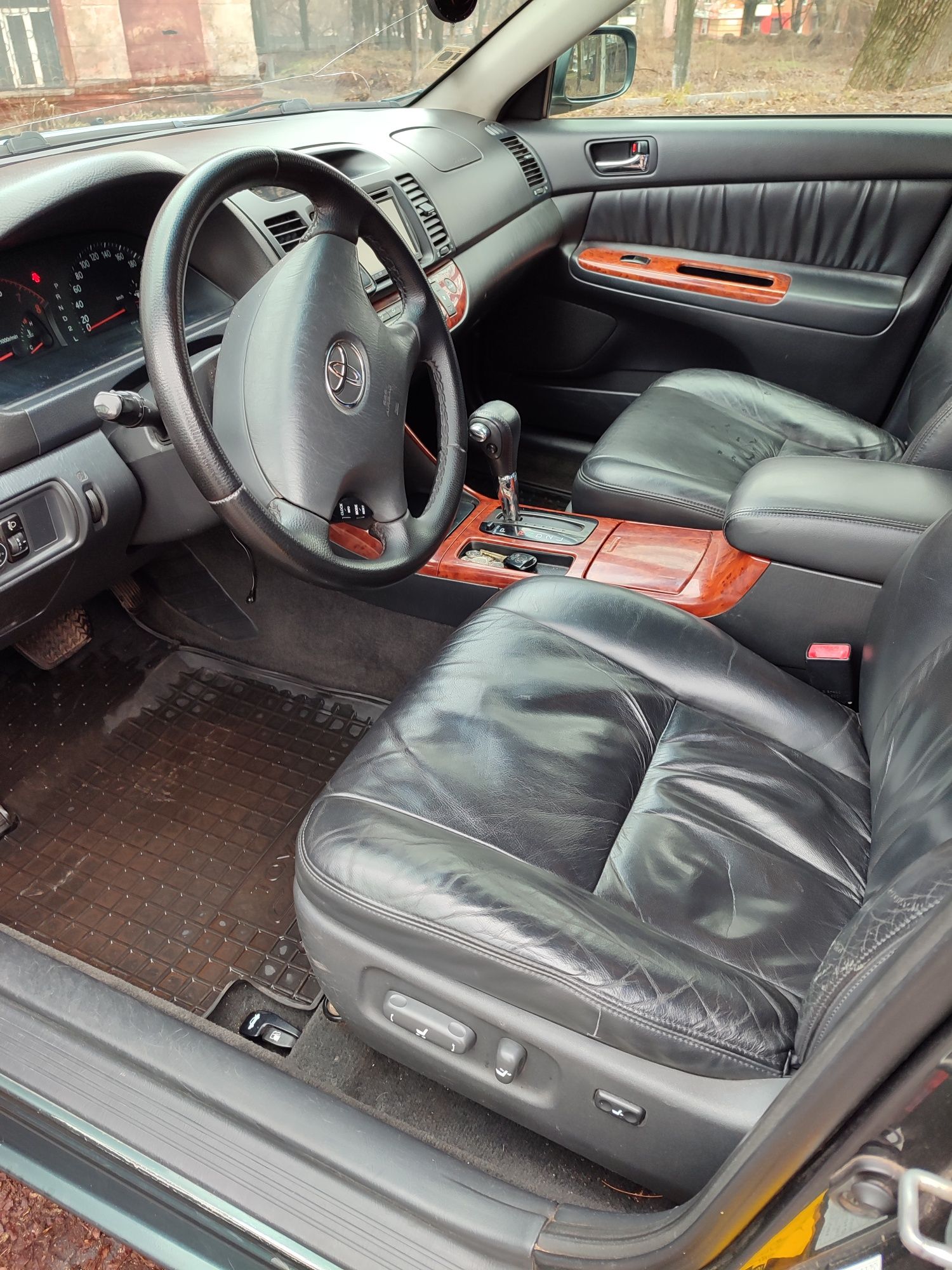 Тойота камрі 3.0 автомат