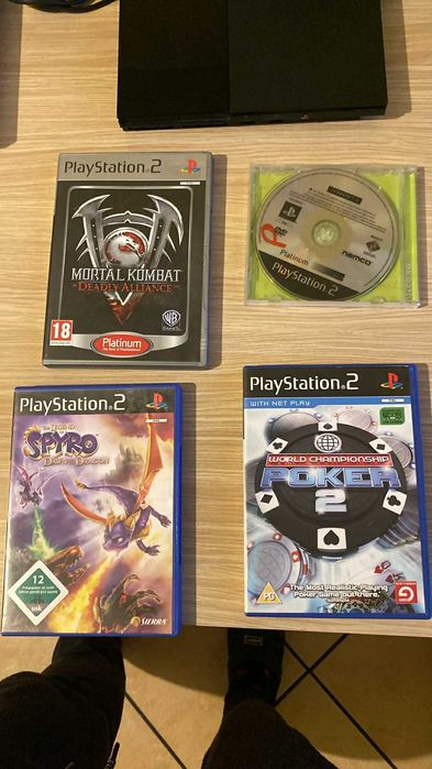 PlayStation 2 Slim + 2 pady + 8 gier + kable