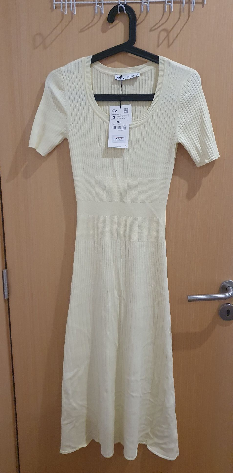 Vestido Zara amarelo de malha