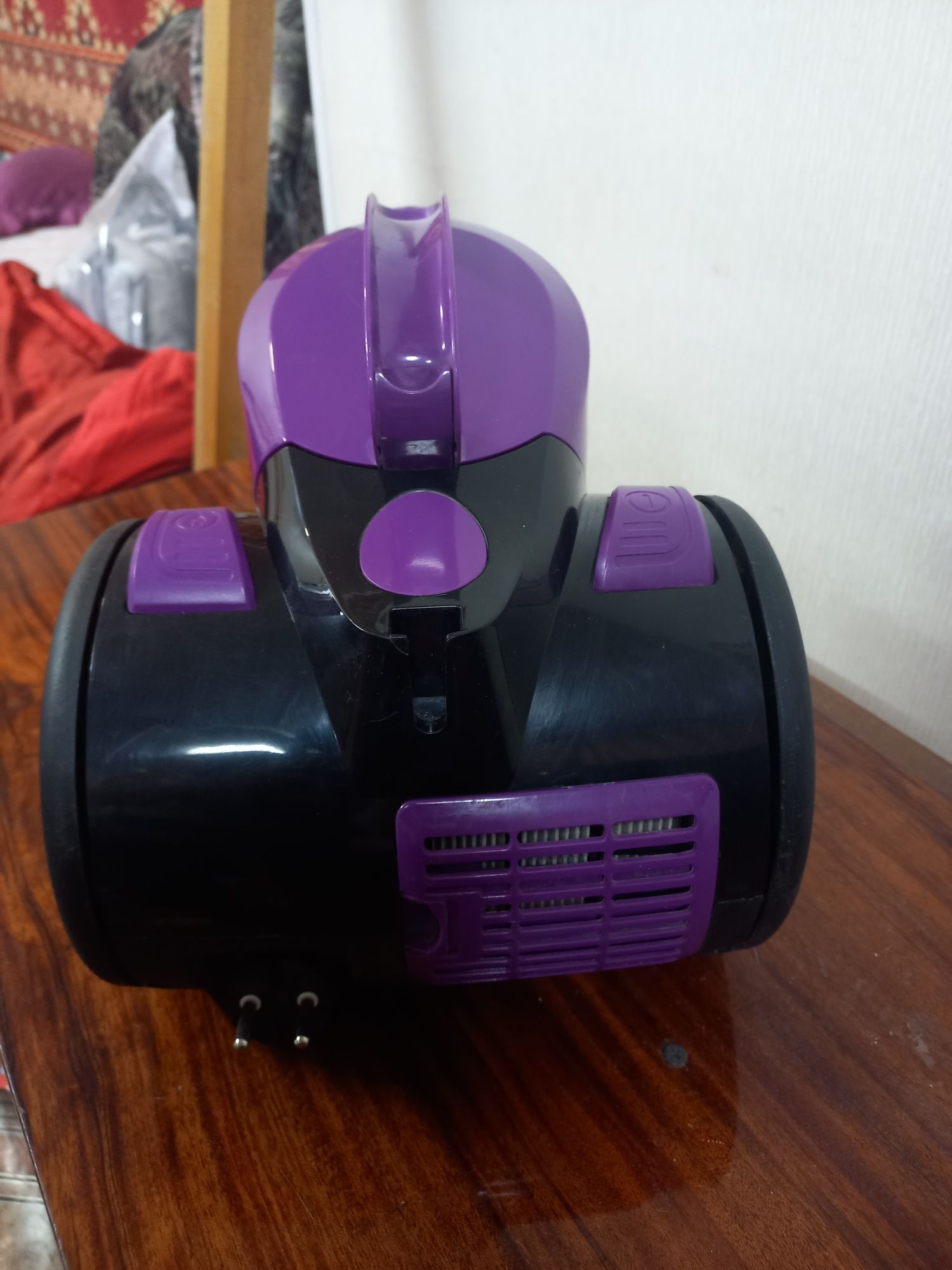 Продаю пылесос SATURN 1400W.