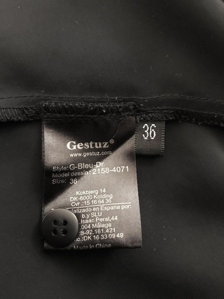 Gestuz sukienka damska S
rozmiar:S 
kolor:czarny 
Stan:idealny
W ramio