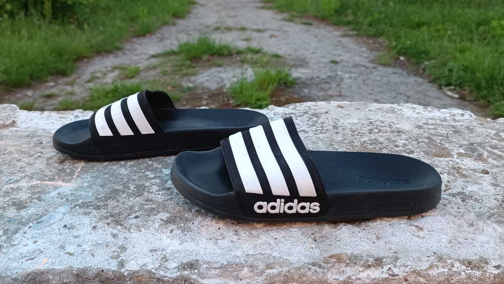 Жіночі класичні шльопки Adidas