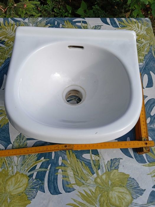 Umywalka porcelanowa mała