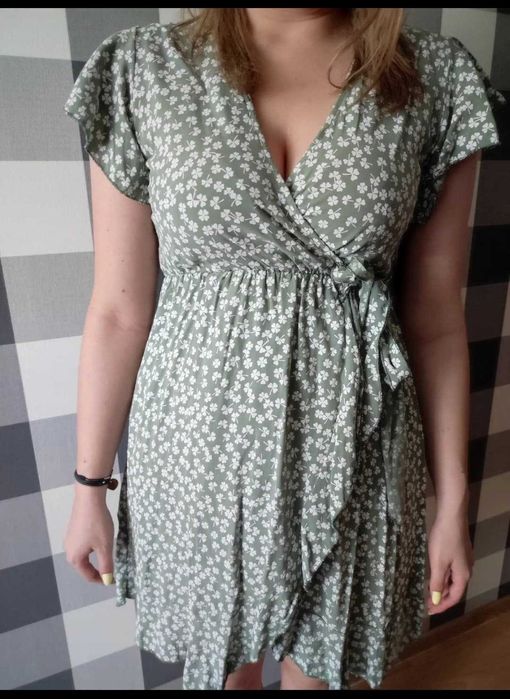 Kopertowa sukienka w koniczynki