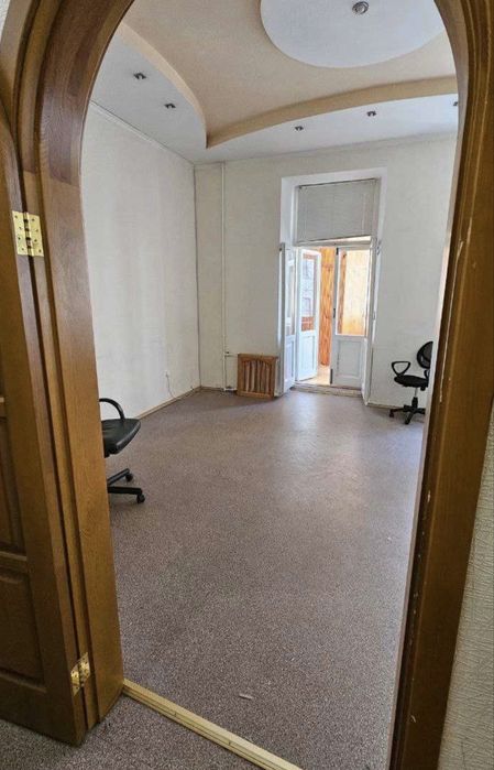 Без комісії! Оренда офісу. Центр. Фасадний вхід.