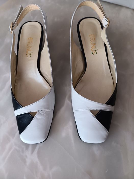 Sapatos senhora cor branca e azul escuro