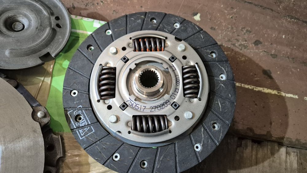 Комплект сцепления VW Golf 3/Vento, Seat, Skoda, Valeo 826227, новое!