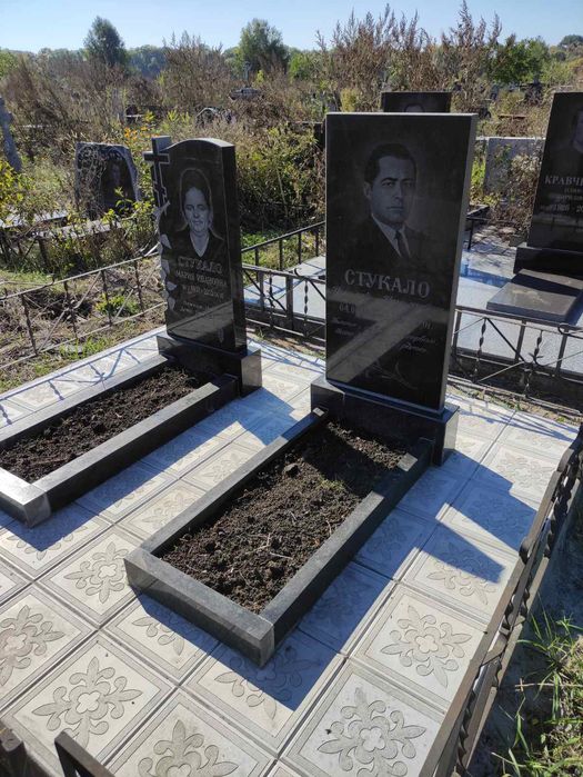 Пам'ятники від виробника (граніт крошка, бетон)Від 4100 грн .