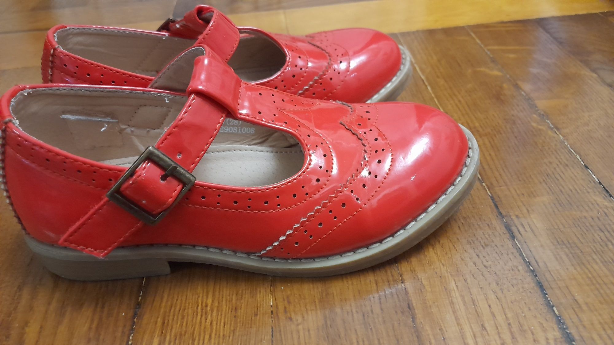 Туфлі 28 розмір туфли червоні лакові для дівчинки