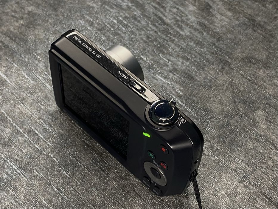Casio EXILIM Z33 стан нового повний комплект