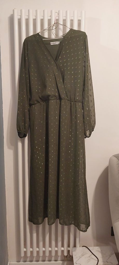 Zielona długa maxi midi sukienka w serek z paskiem