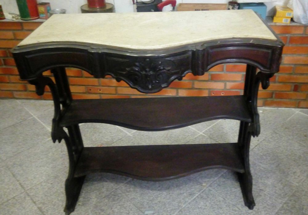 Móvel antigo / Consola