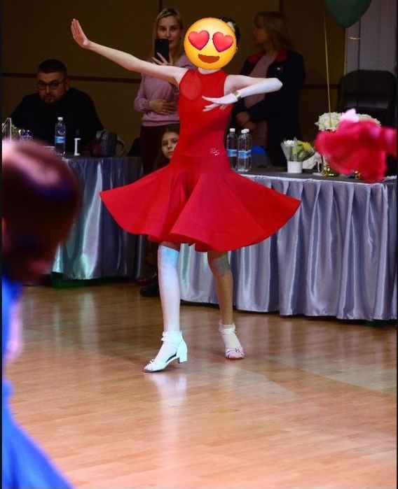 Бальні плаття бейсік