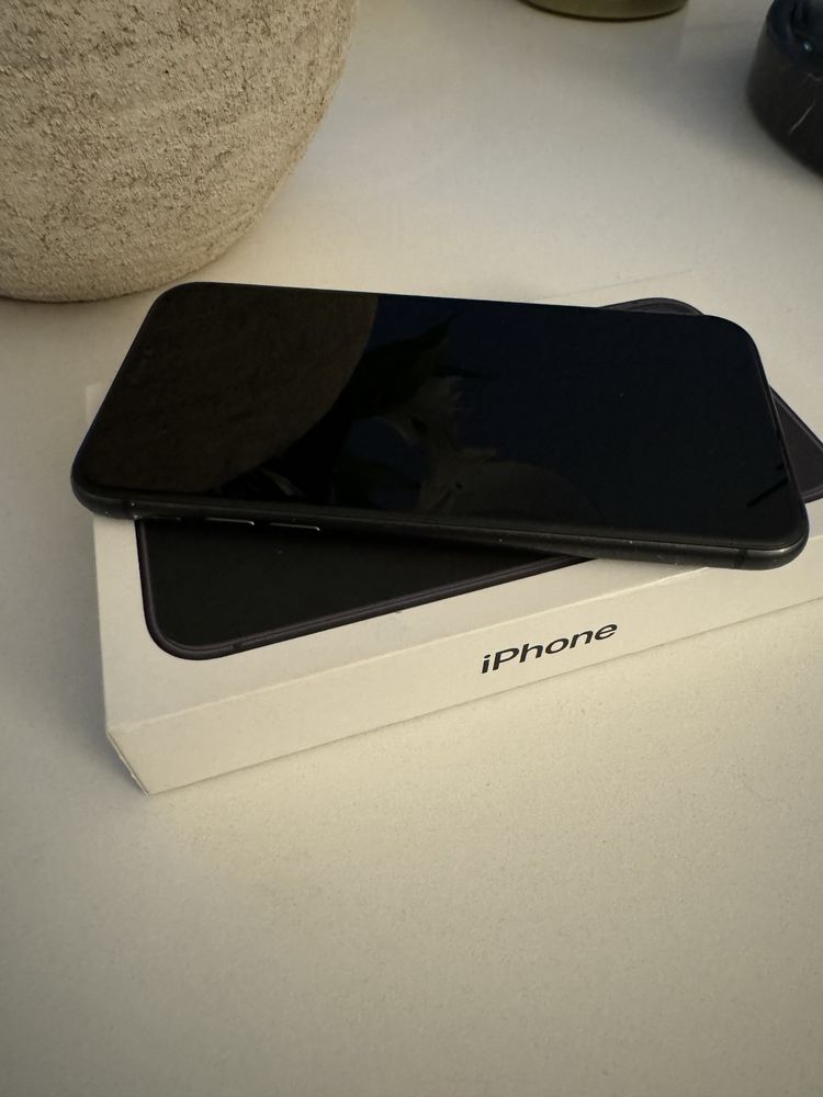 Iphon 11 64 GB czarny