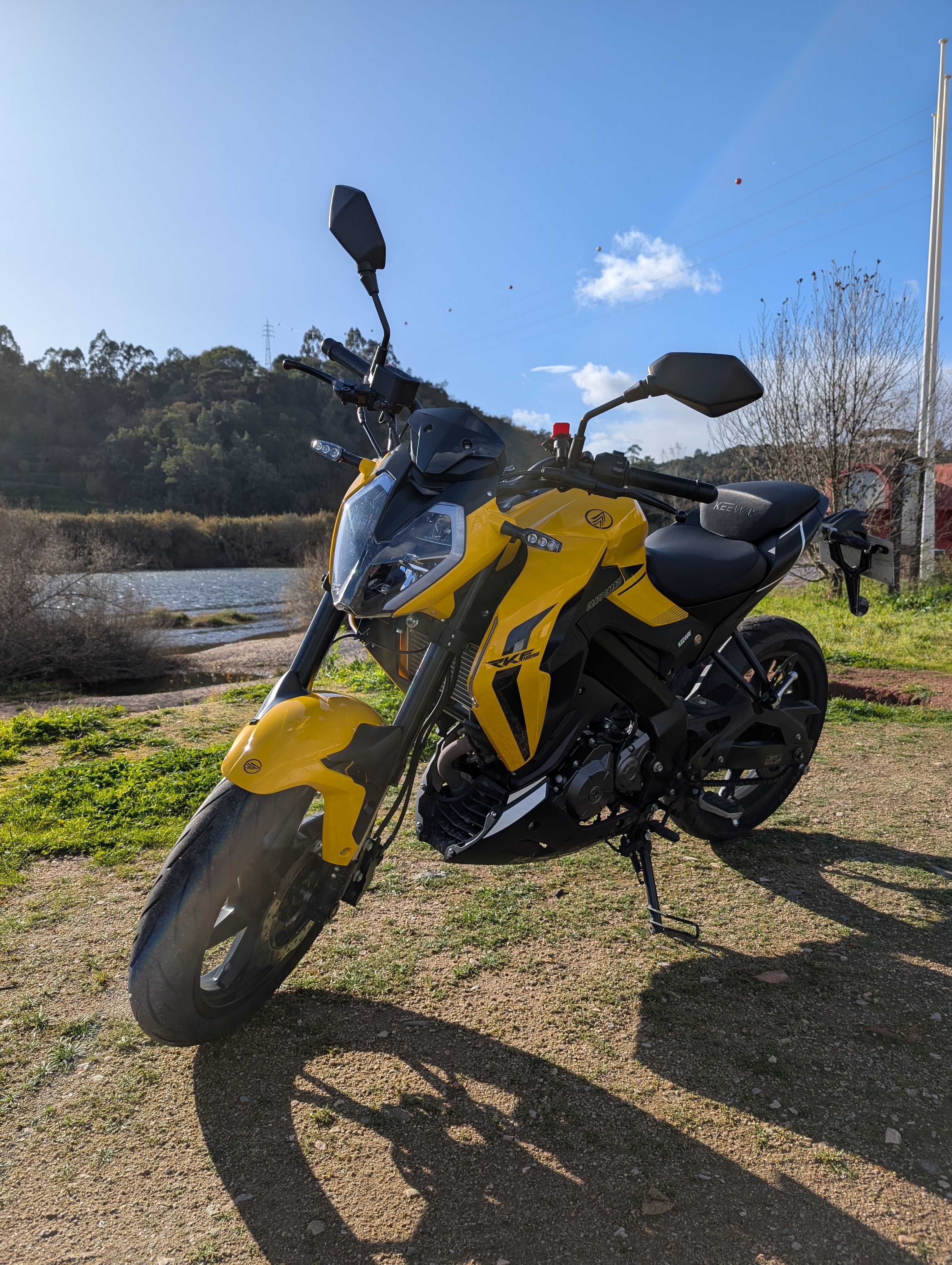 Keeway RKF 125 Amarela