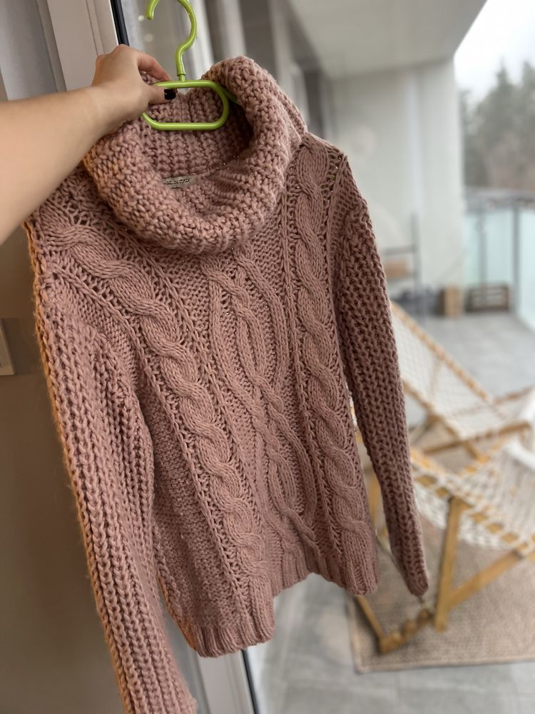 Sweter gruby z golfem, pudrowy róż, One size - pasuje na S-L